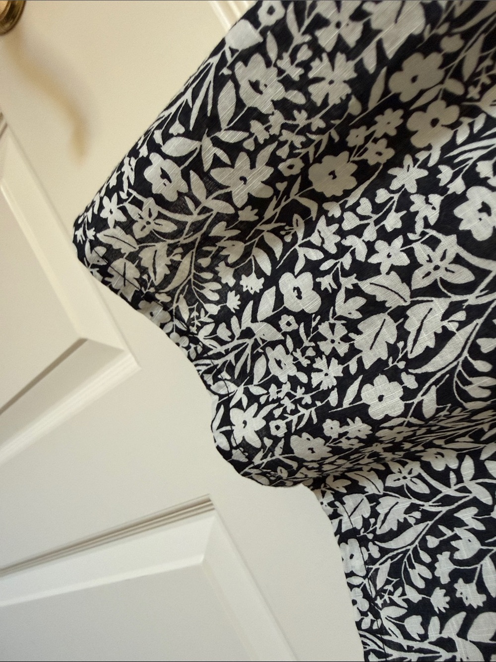 Boden Black and White Floral Ruffle-Neck Women's Top - 14 - Picture 5 of 7